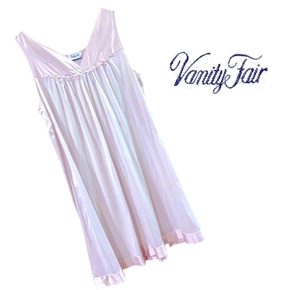Vintage 1960’s Pink Vanity Fair Nylon/Satin Nightgown. Size M